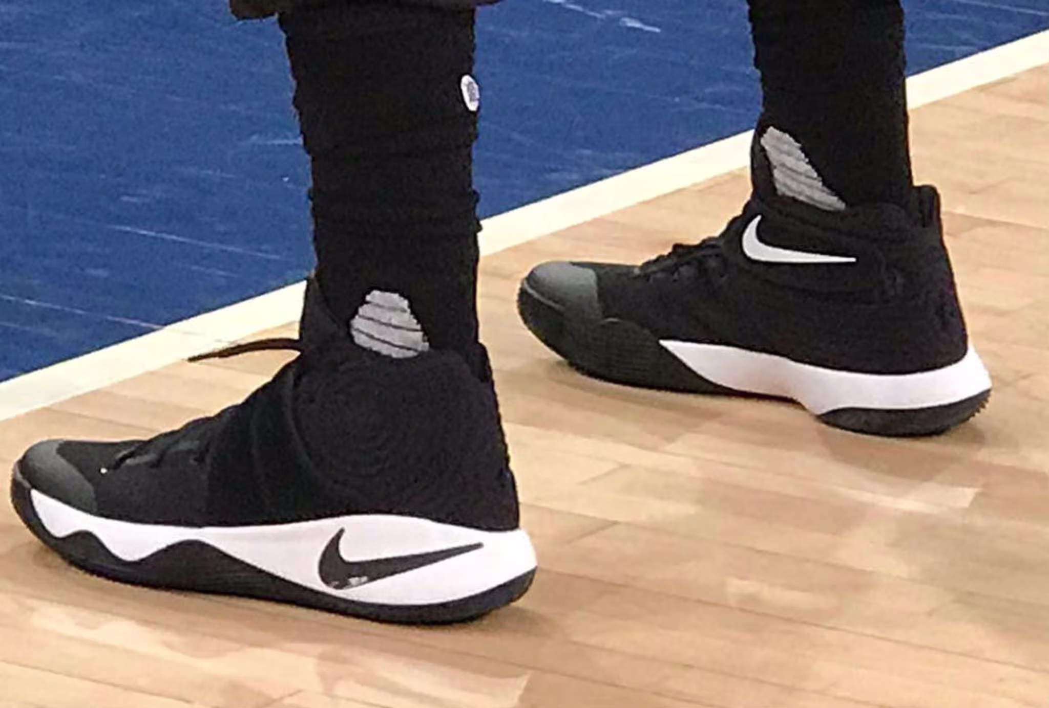 Kyrie Irving Nike Kyrie 2 Black/White (4)