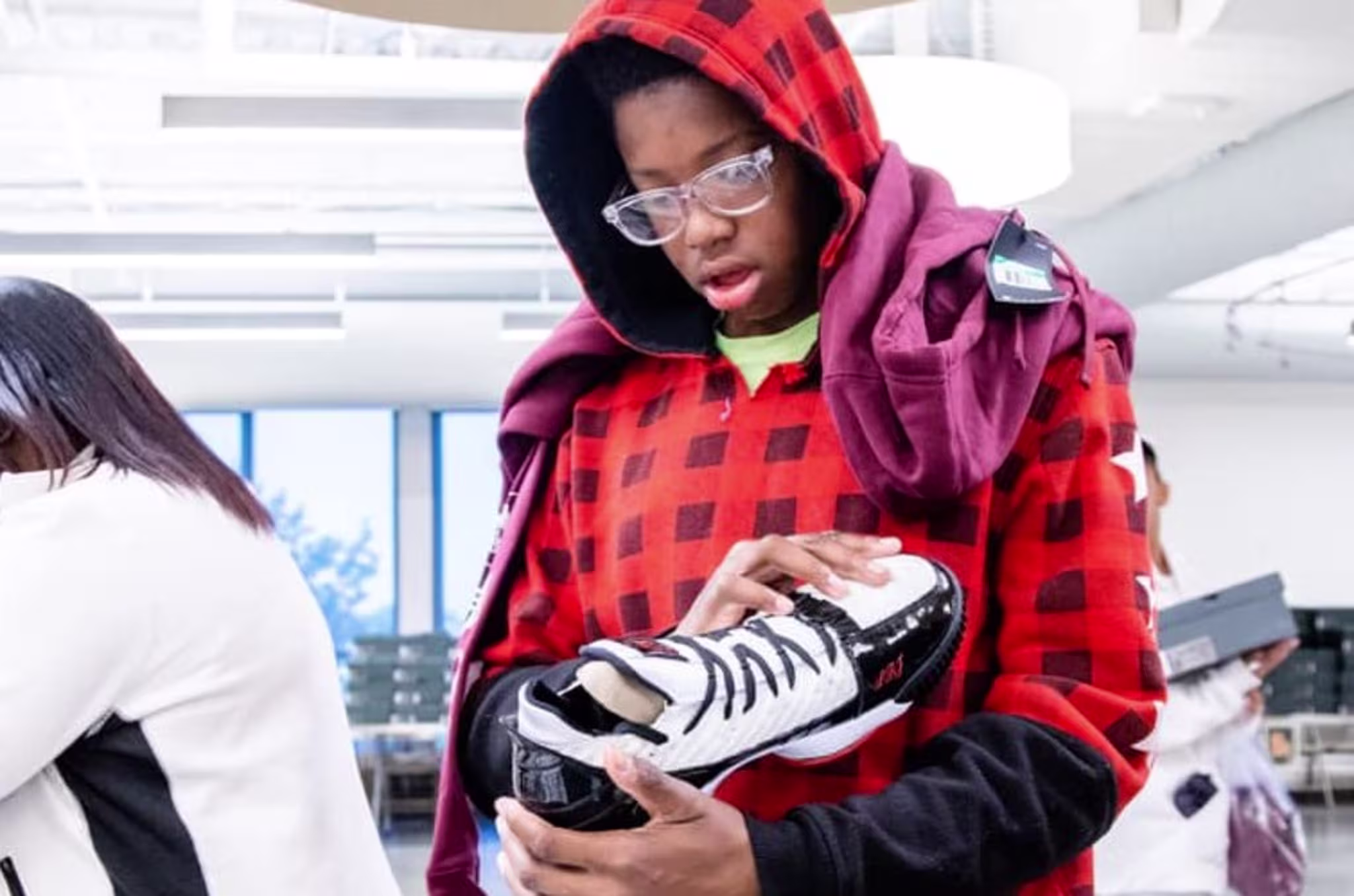 LeBron James I Promise School Sneakers (2)