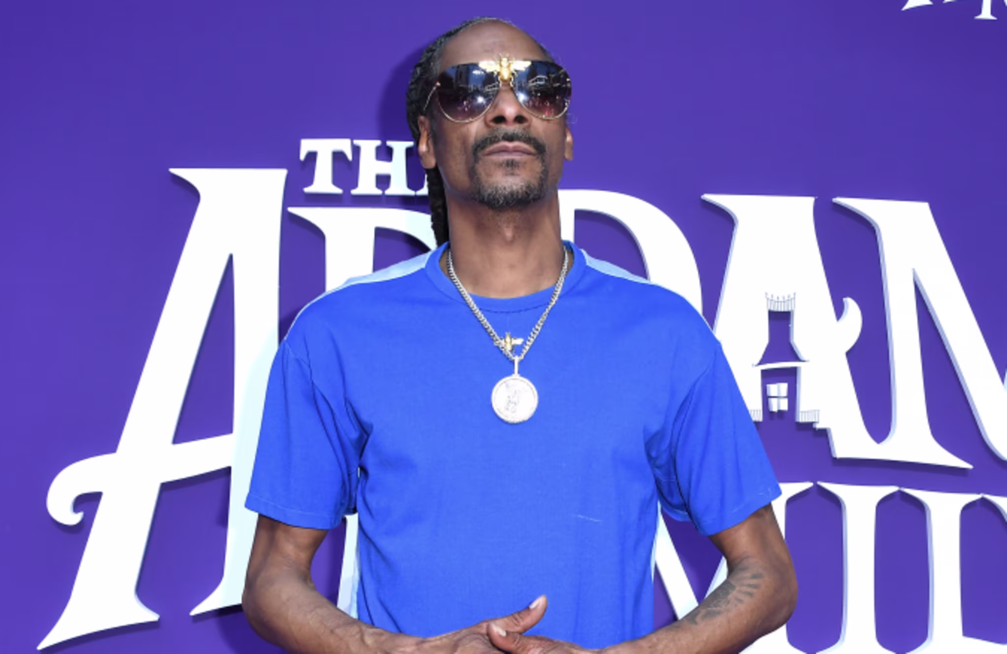 Snoop Dogg arrives at the Premiere Of MGM's "The Addams Family"