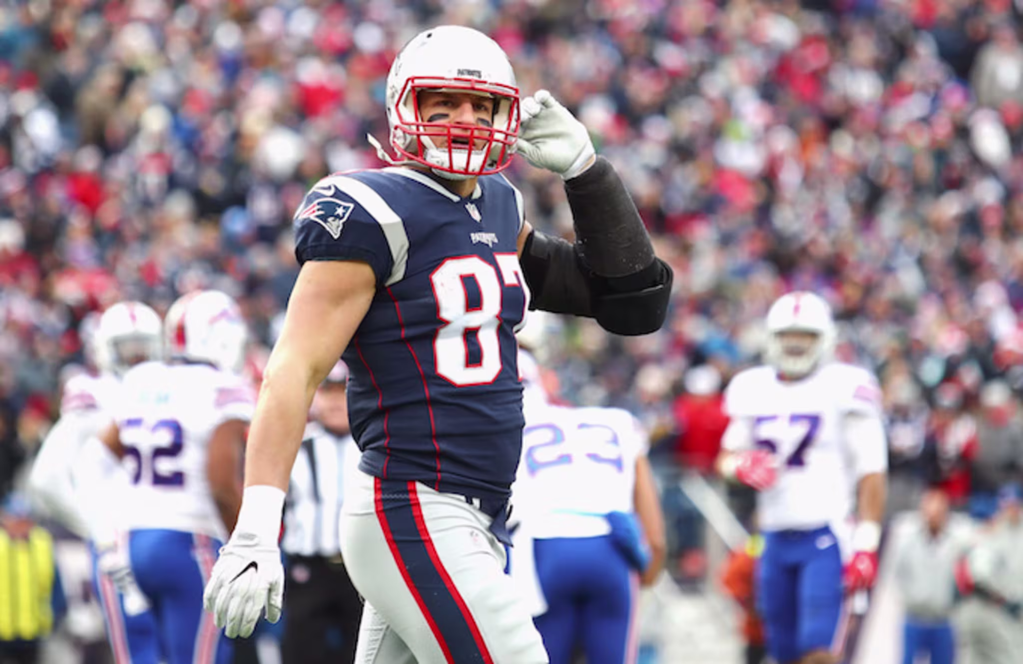 Rob Gronkowski playing against Buffalo Bills