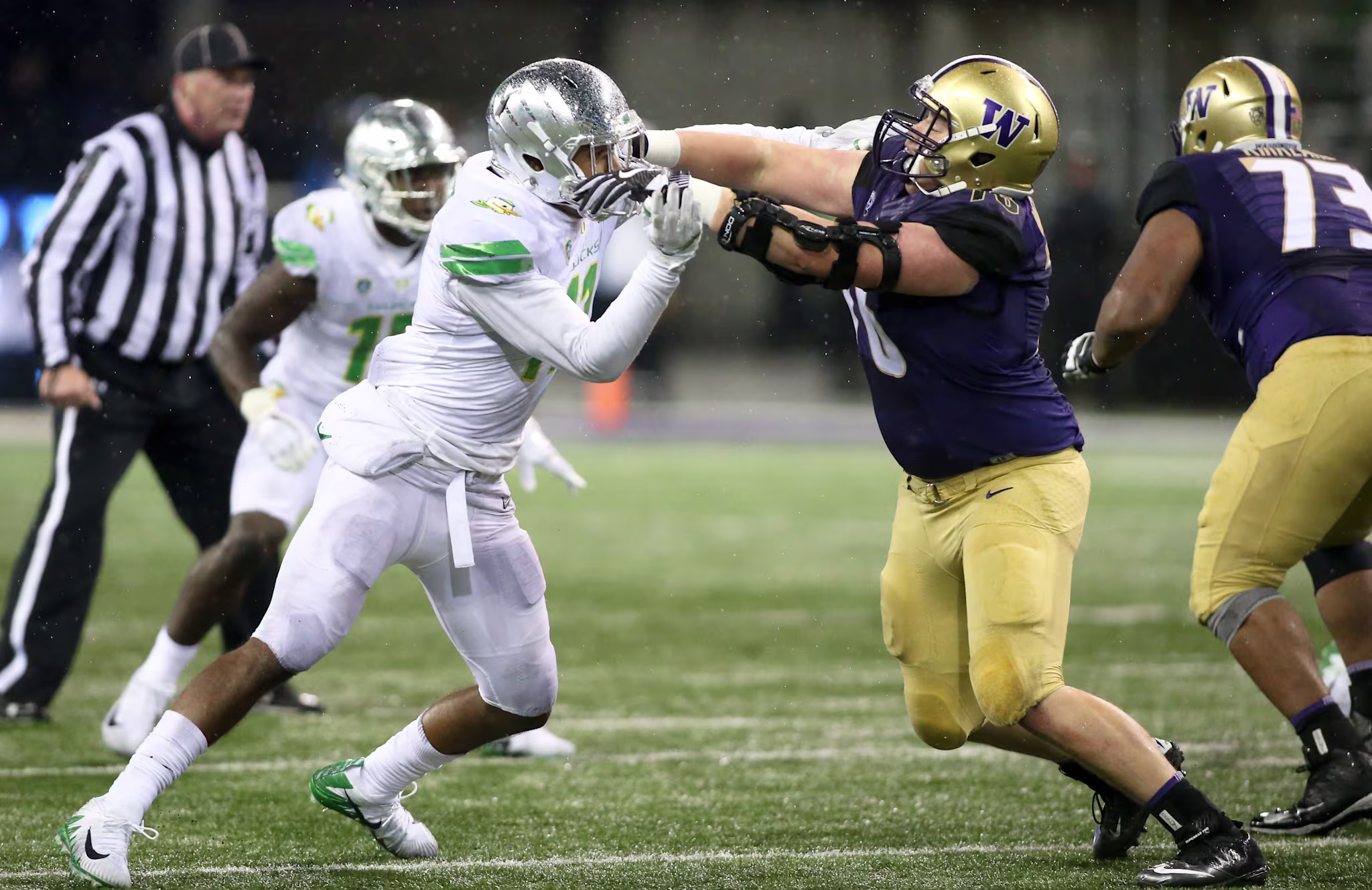 Washington Huskies' Luke Wattenberg Blocks Justin Hollins of the Oregon Ducks