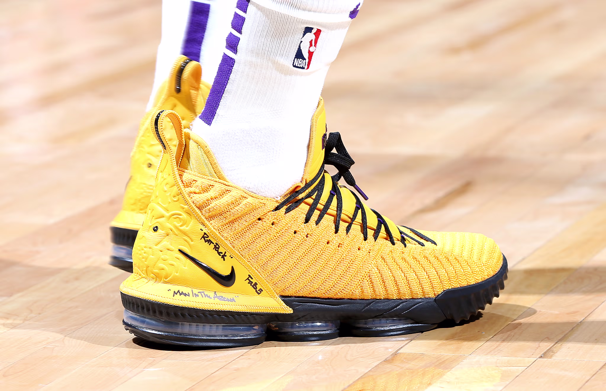 Nike LeBron 16 'Yellow'