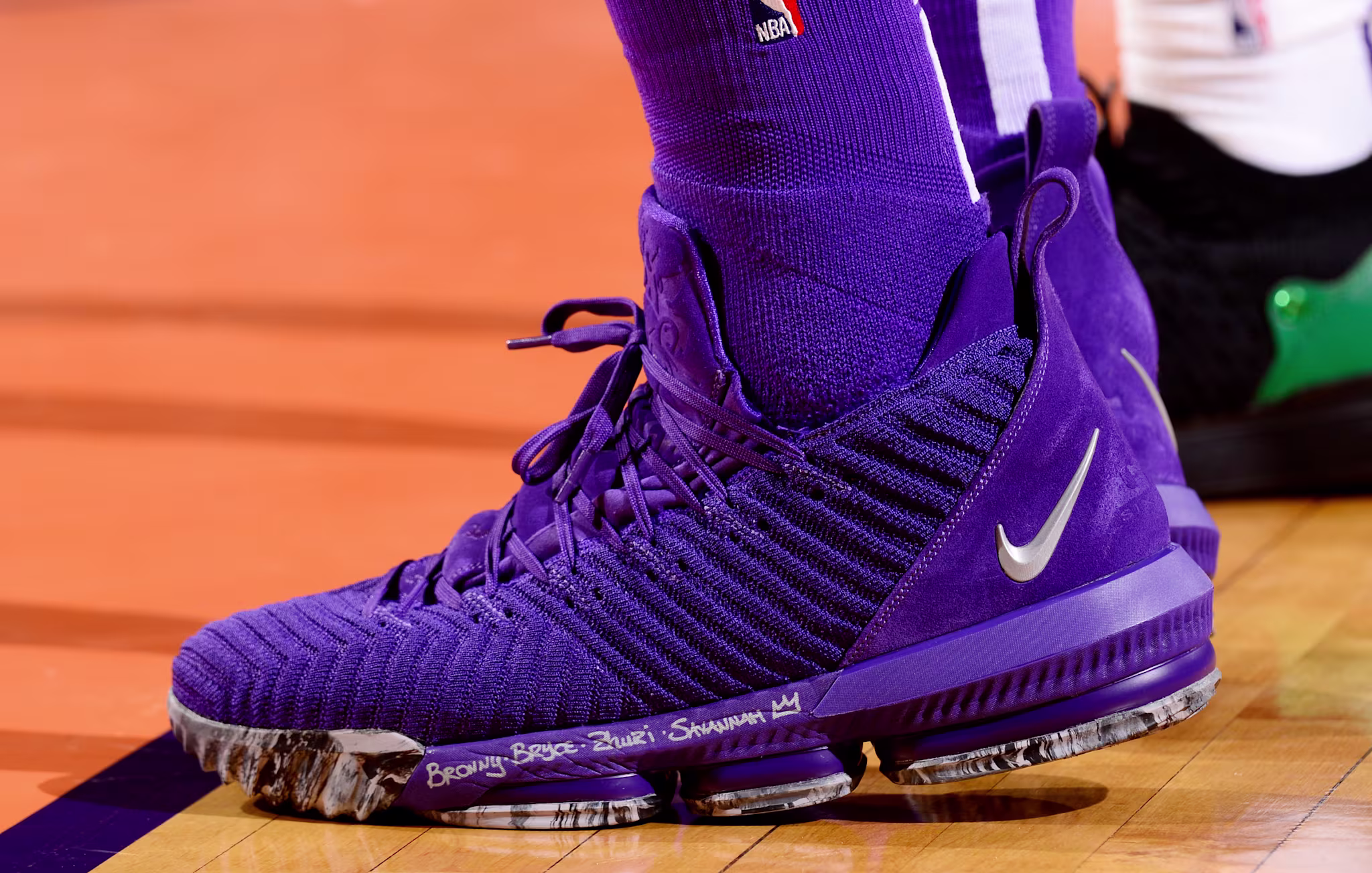 Nike LeBron 16 'Purple'