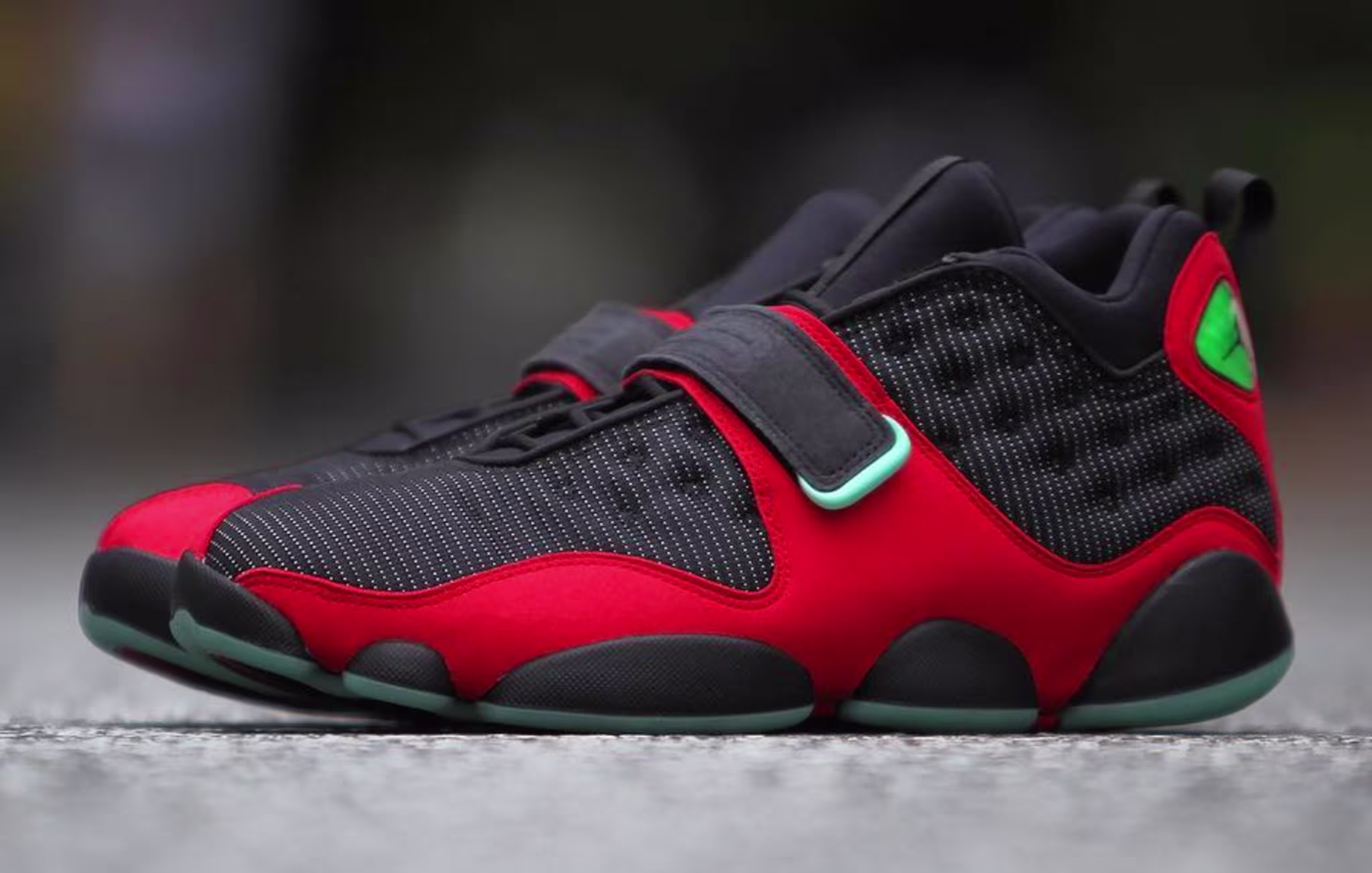 Tinker Air Jordan 13 'Bred' (Lateral)