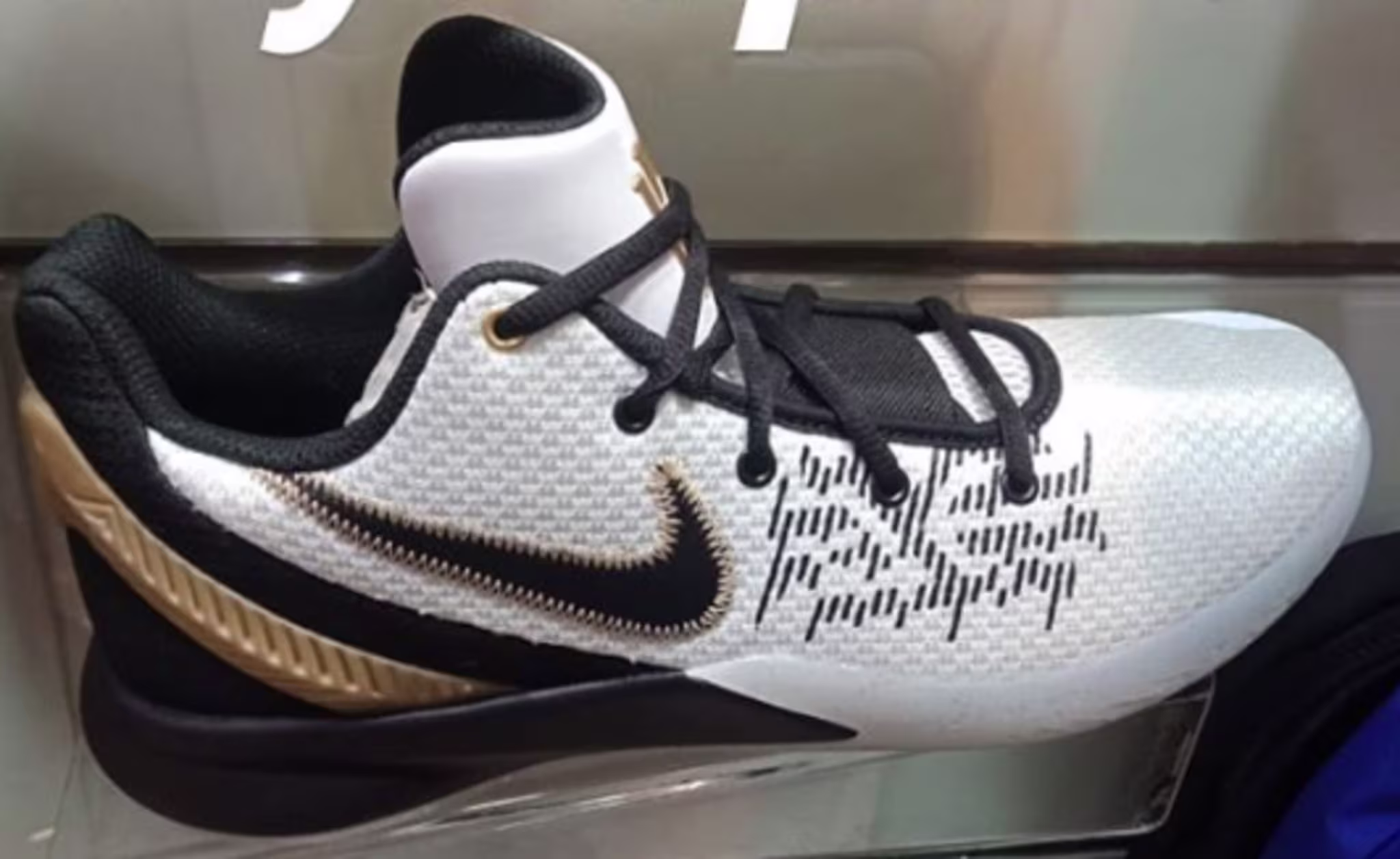 Nike Kyrie Flytrap 2 (Side)