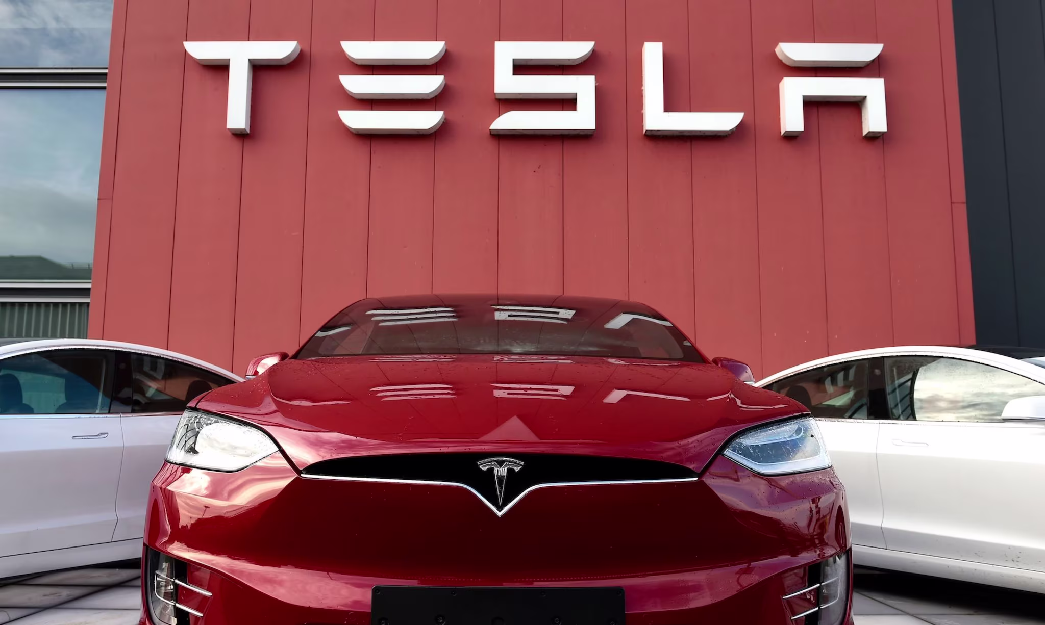 Tesla full self-driving software