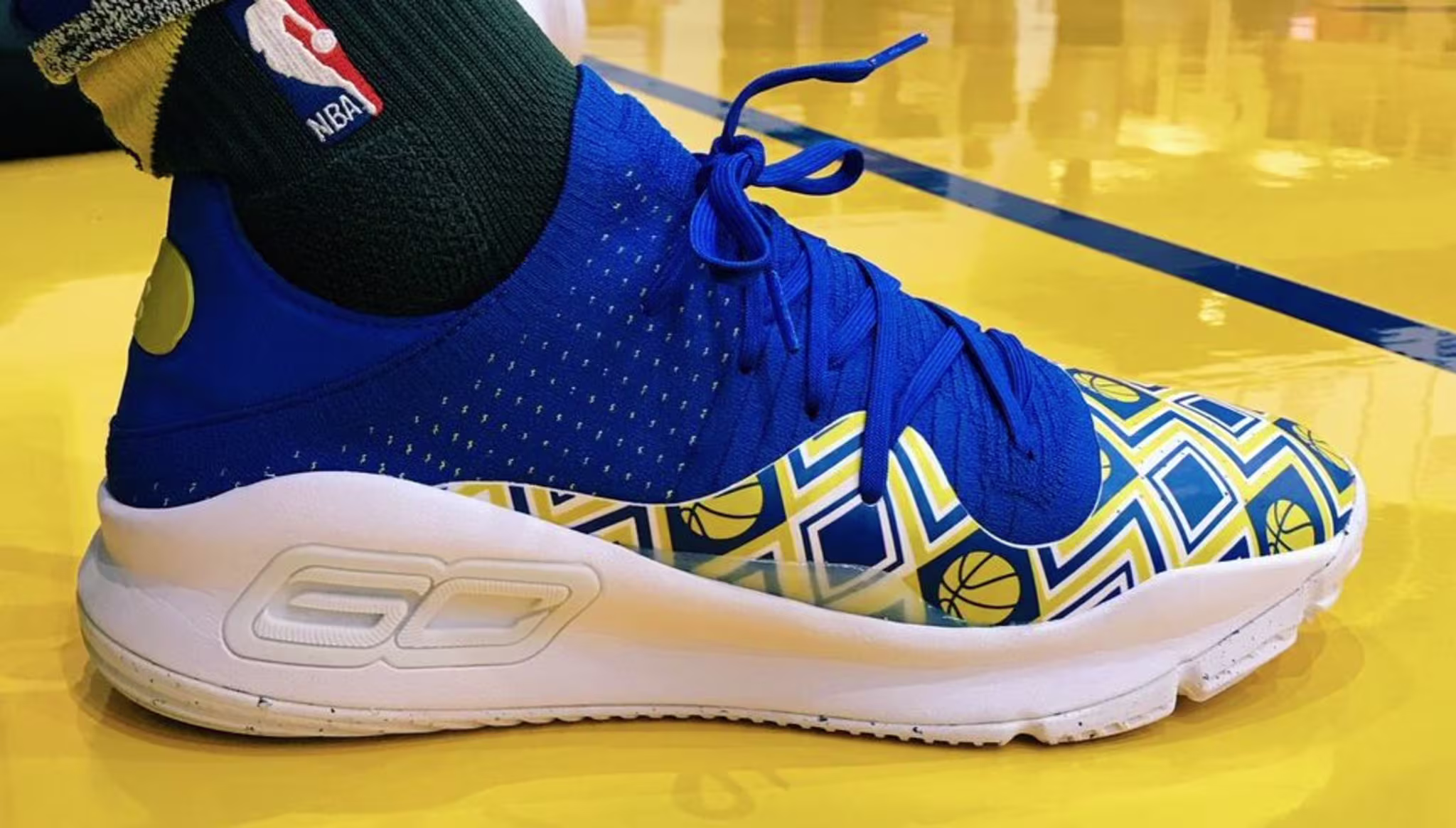 Under Armour Curry 4 Low 'Dance Cam Mom' 1