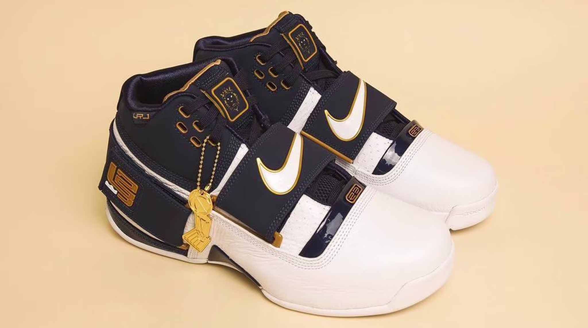 Nike Zoom LeBron Soldier 1 25 Straight Early Release Date AO20880 400