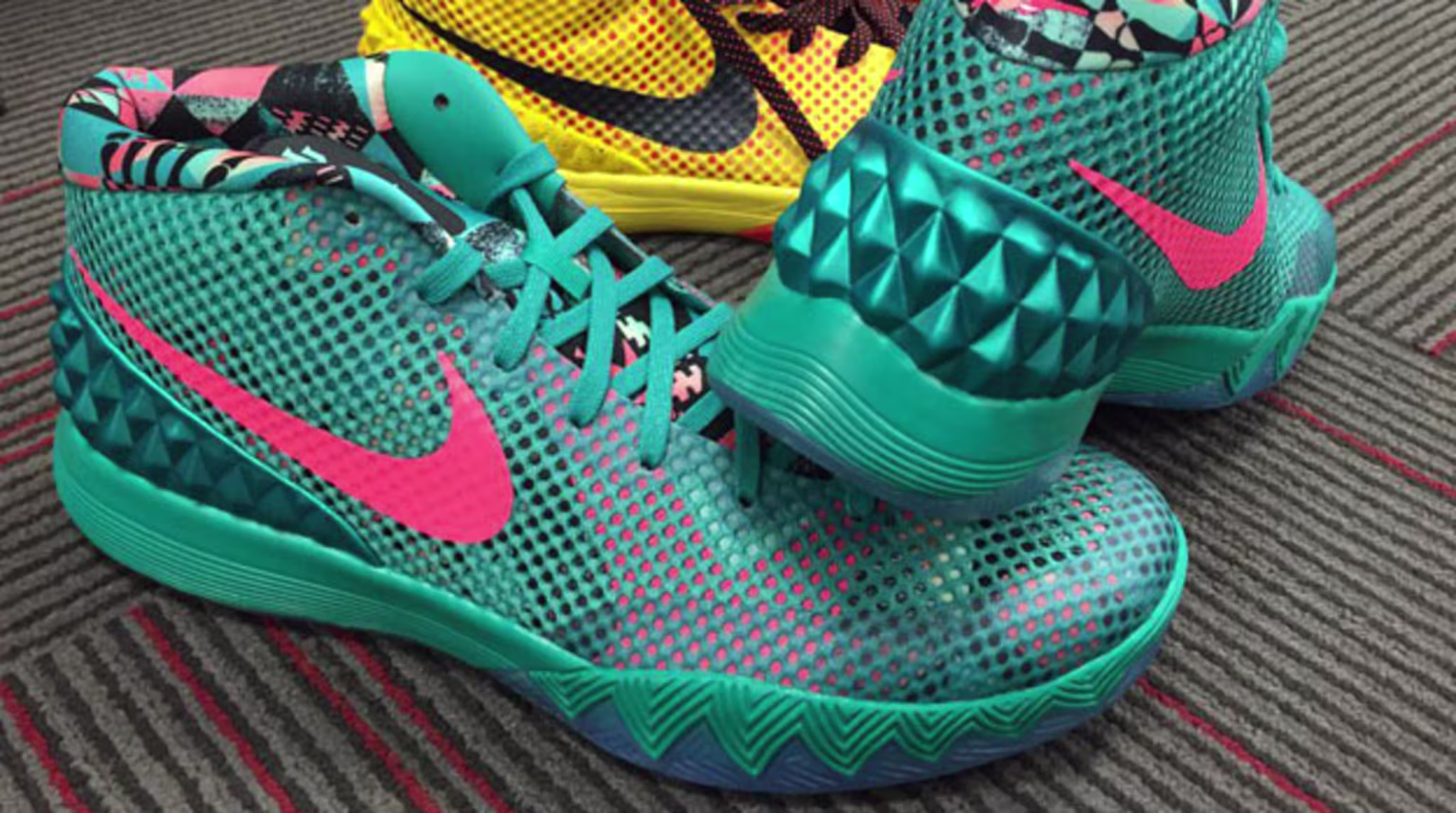 kyrie irving nike kyrie 1 christmas 01