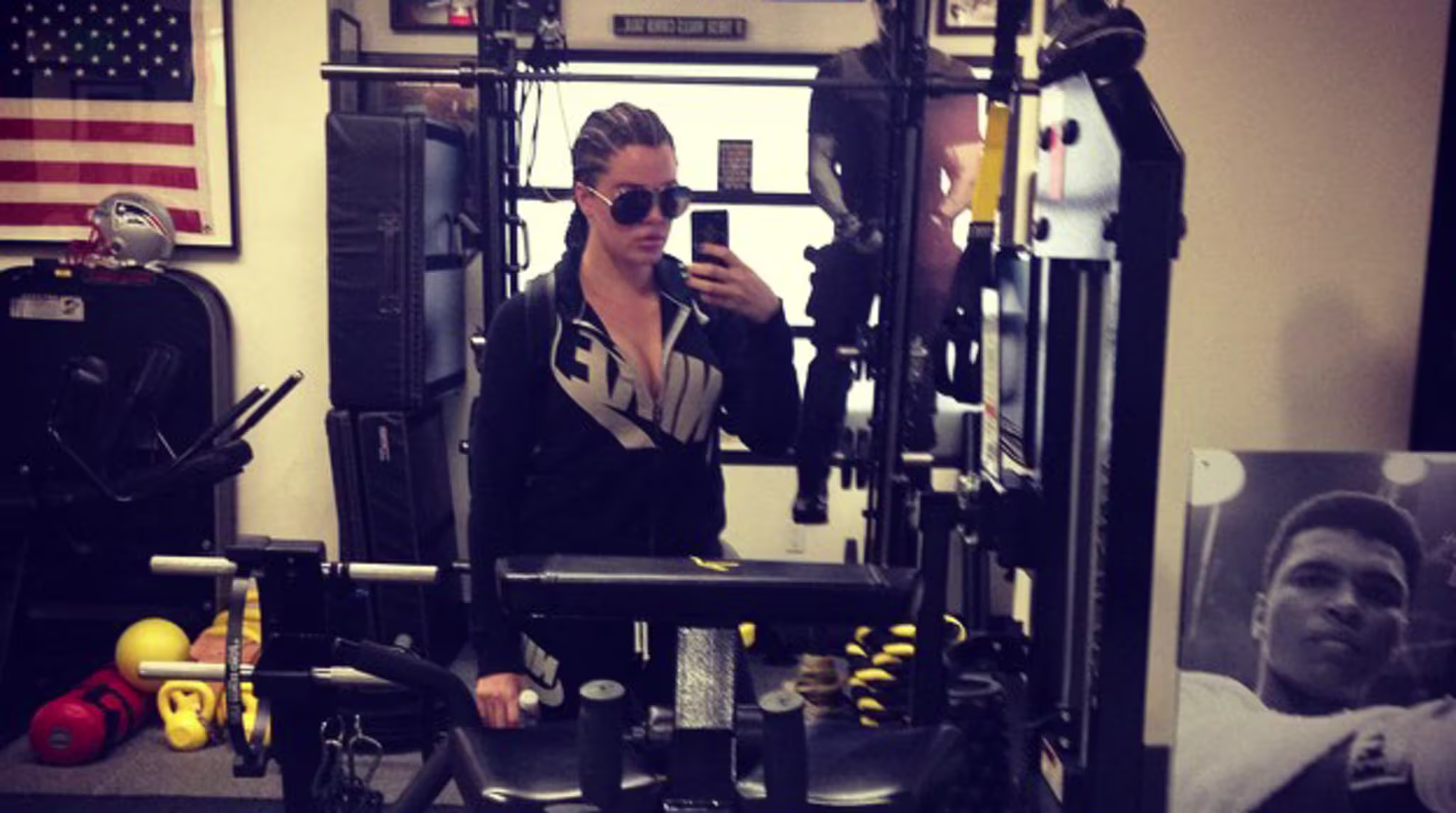 Khloe gym selfie