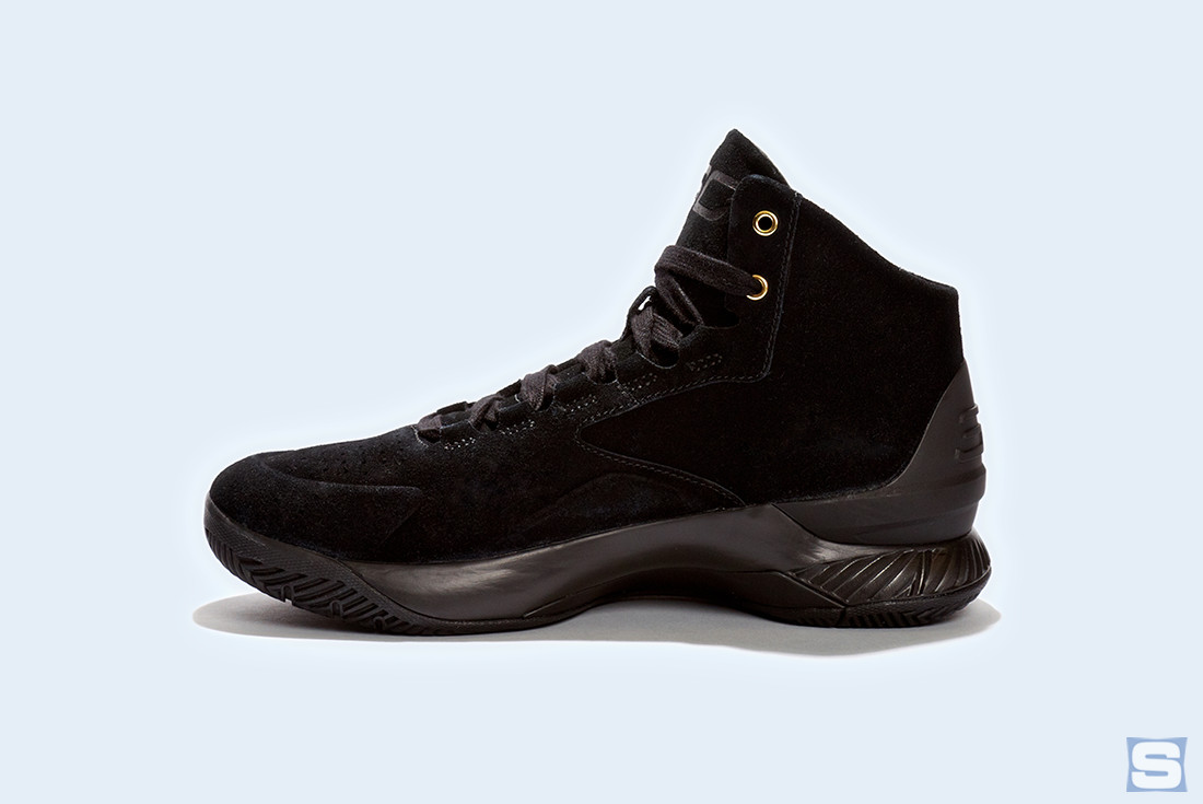 Under Armour Curry Lux Triple Black Profile