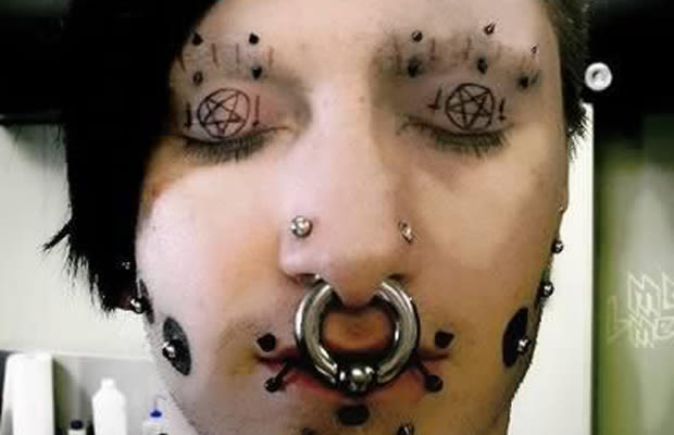 15 - 25 Creepy Eyelid Tattoos | Complex