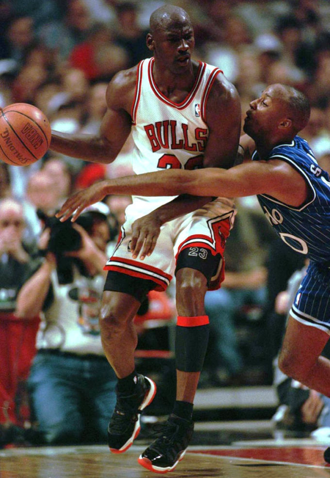 Michael Jordan Dunks in the Jordan XI 