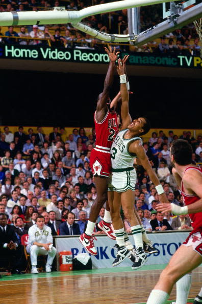 David Robinson vs. Hakeem Olajuwon - The 10 Most Iconic NBA Playoff ...