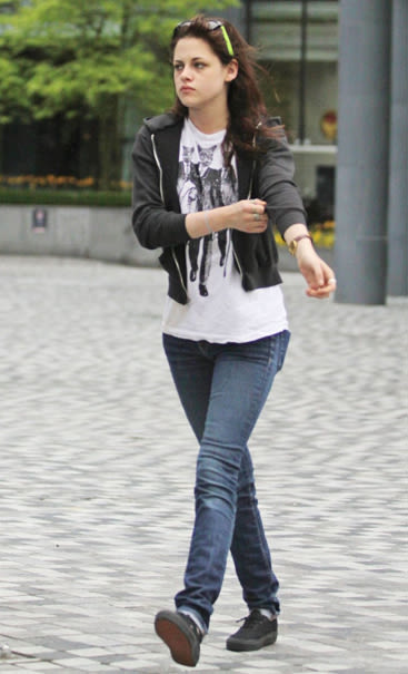 Kristen Stewart - A History of Celebrities Wearing the Vans Authentic ...