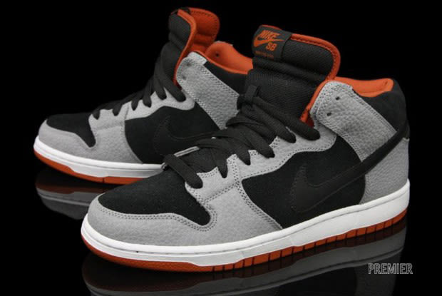 Nike SB Dunk Mid Pro 