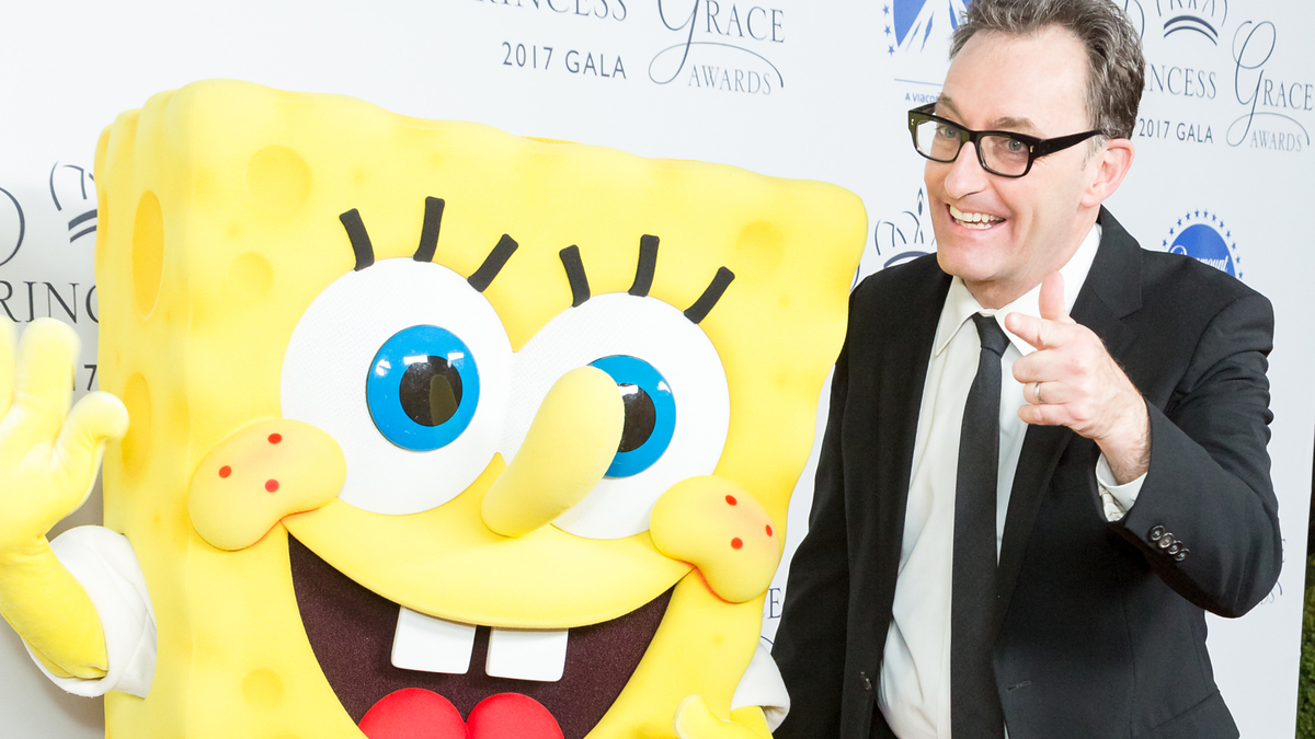 SpongeBob SquarePants and Tom Kenny at the 2017 Princess Grace Awards Gala. Tom Kenny, in a suit, points at the camera while SpongeBob poses with a thumbs-up