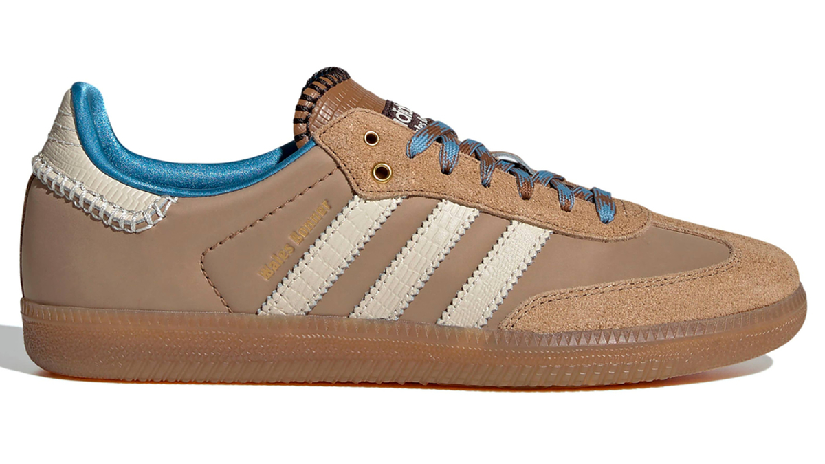 Adidas sneaker with serrated 3-Stripes and trefoil logo