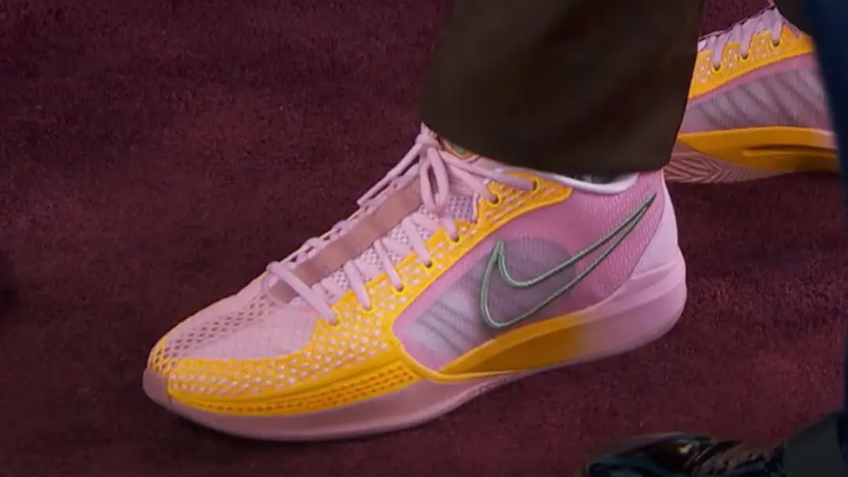 Jason Sudeikis Wearing the Nike Sabrina 1 at the Golden Globes