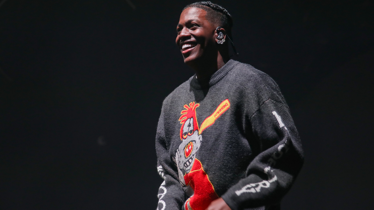 yachty performing