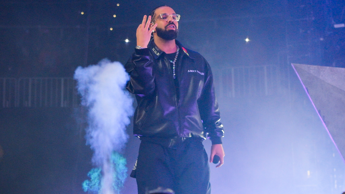 drake performing live