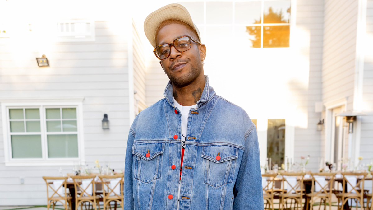 cudi poses for photo