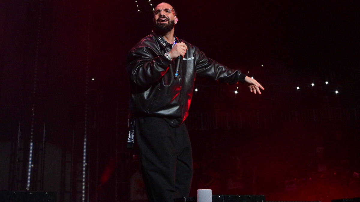 drake performing live