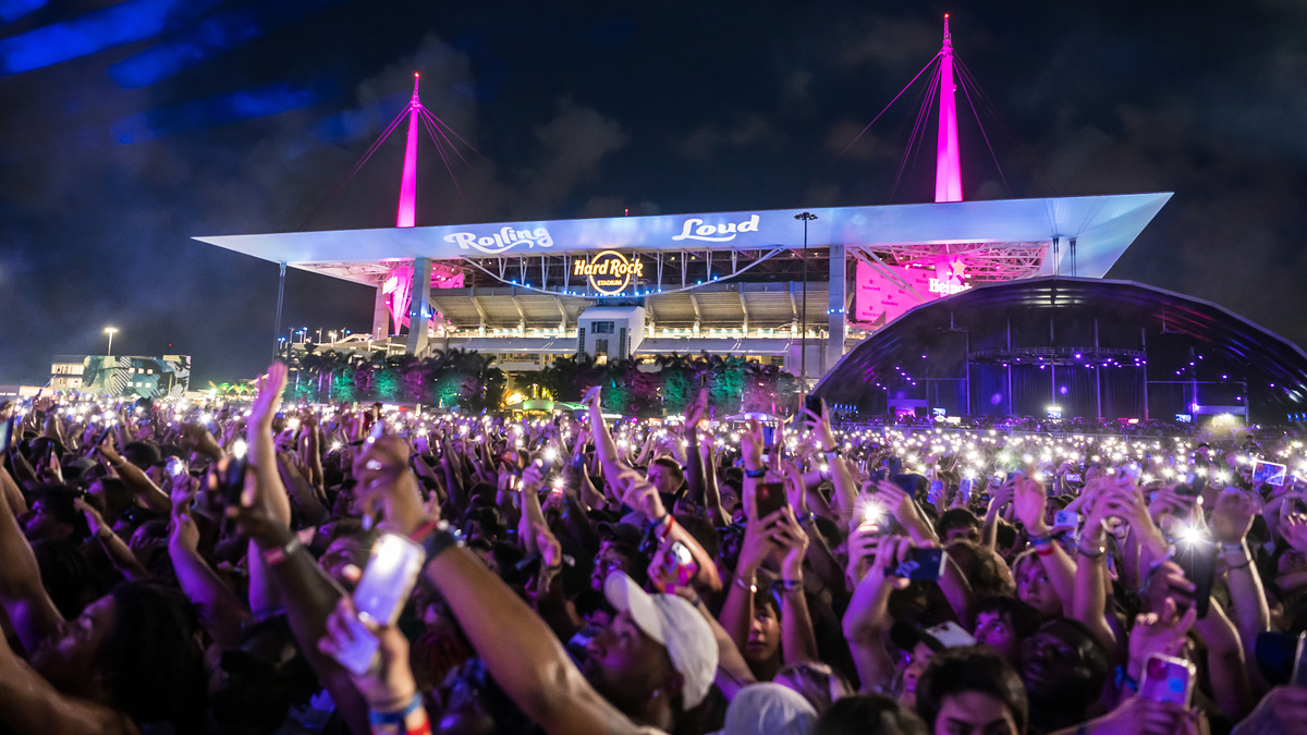 crowd at rolling loud in miami