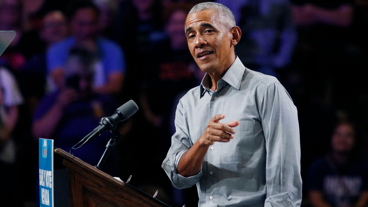 barack obama giving speech