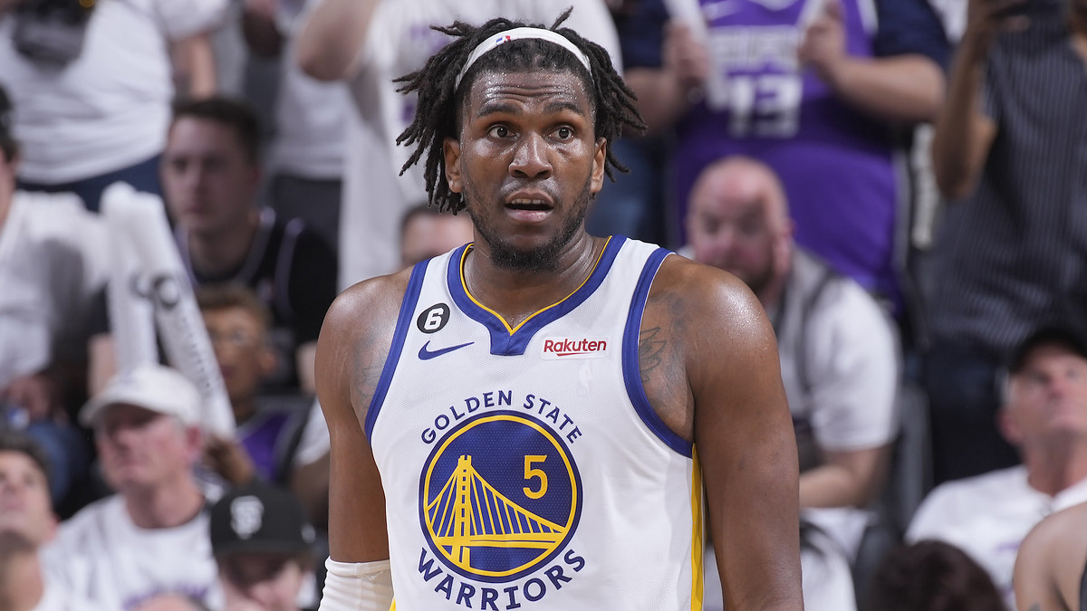 Golden State Warriors center Kevon Looney