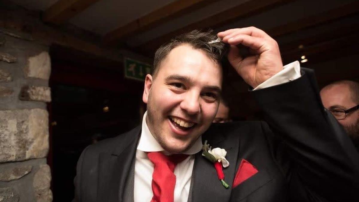 mike allen stabbed nightclub frenzy article lead