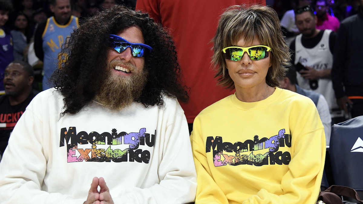 Jonah Hill and Lisa Rinna Los Angeles Lakers-Phoenix Suns game