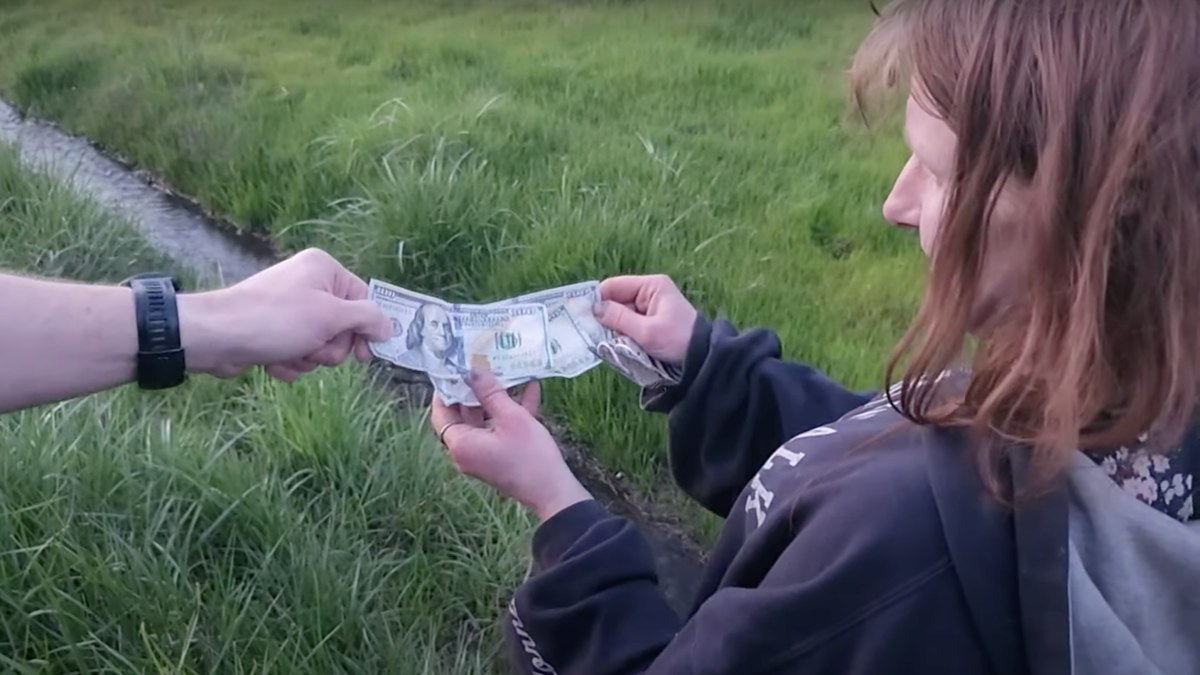 People find 200k on side of the road in Oregon