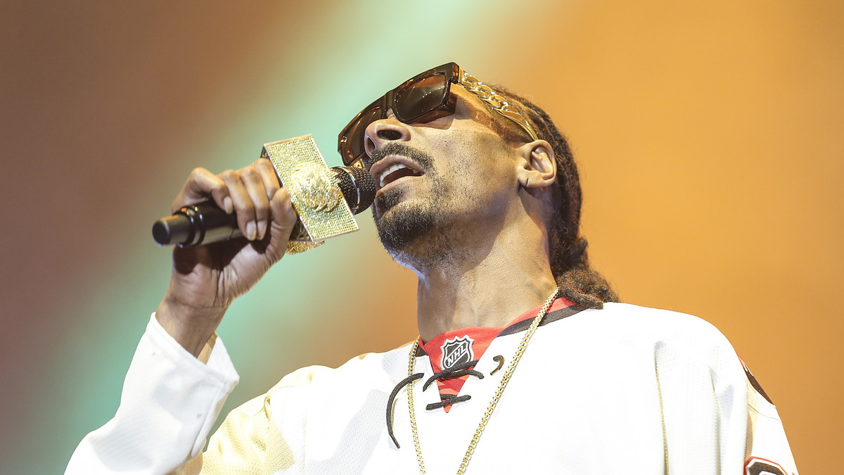 snoop dogg wearing ottawa jersey