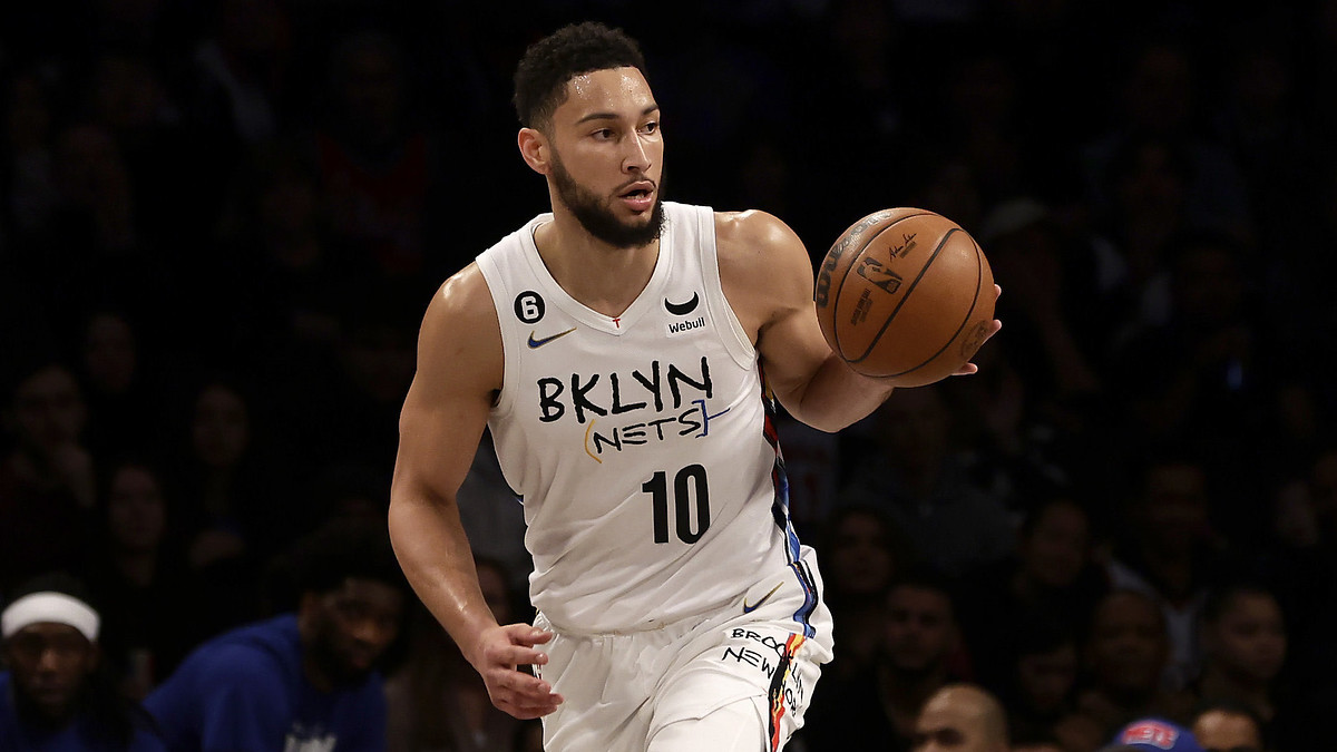 Ben Simmons on the court with ball
