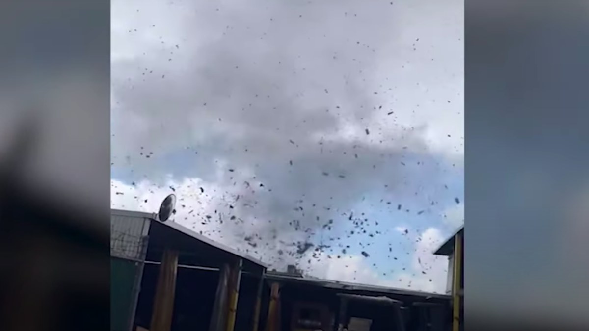 Tornado seen in Los Angeles county