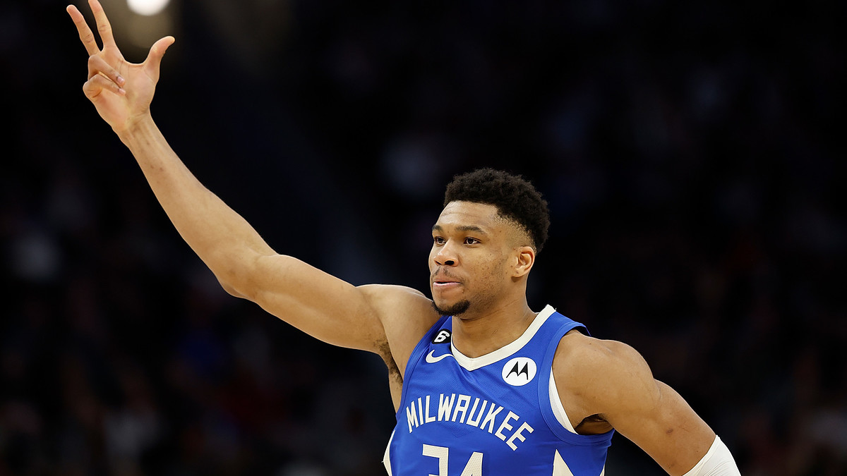 Giannis Antetokounmpo holds up three fingers