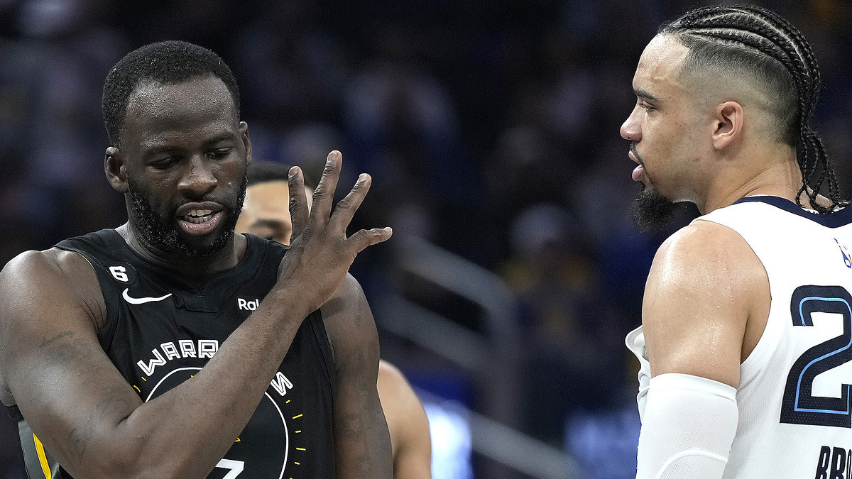 Golden State Warriors forward Draymond Green faces off against Memphis Grizzlies forward Dillon Brooks