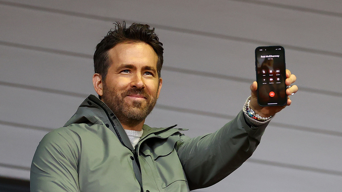 ryan reynolds holding phone