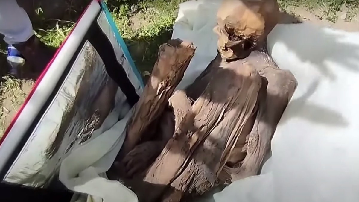 Man with 800-Yr-Old Mummy in Bag