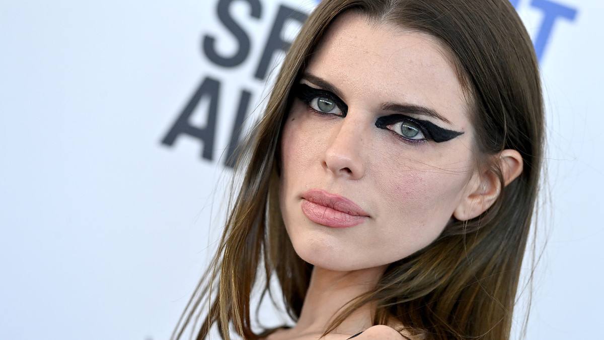 Julia Fox attends the 2022 Film Independent Spirit Awards .