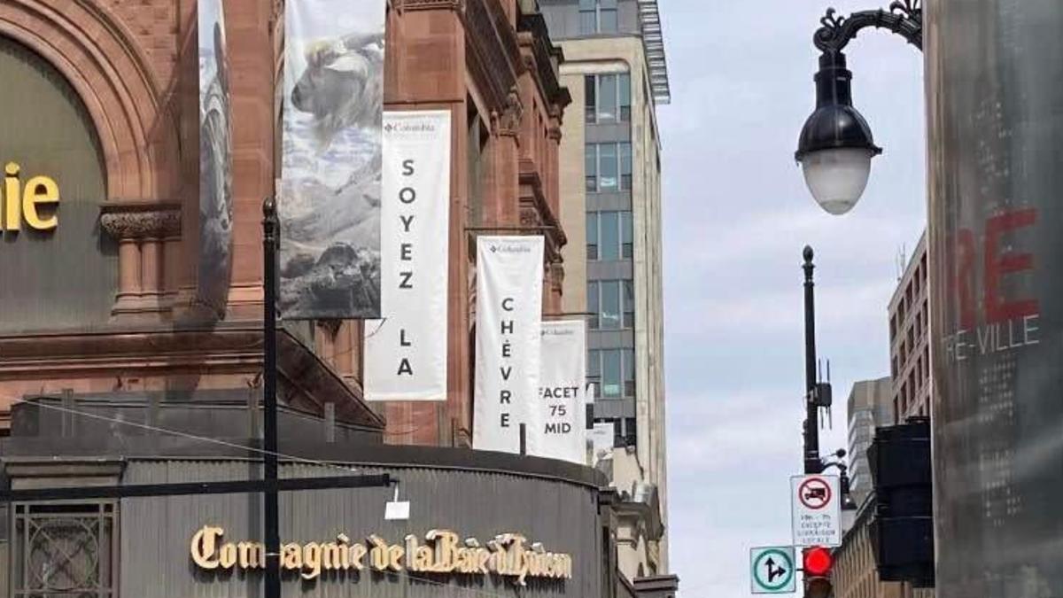 The Bay Columbia banners in French