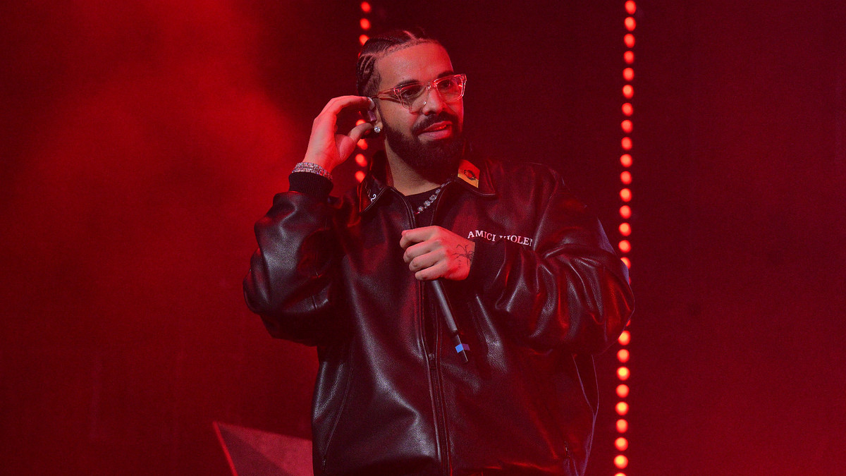 Drake performs onstage during "Lil Baby & Friends Birthday Celebration Concert."