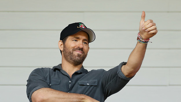 Ryan Reynolds gives thumbs up