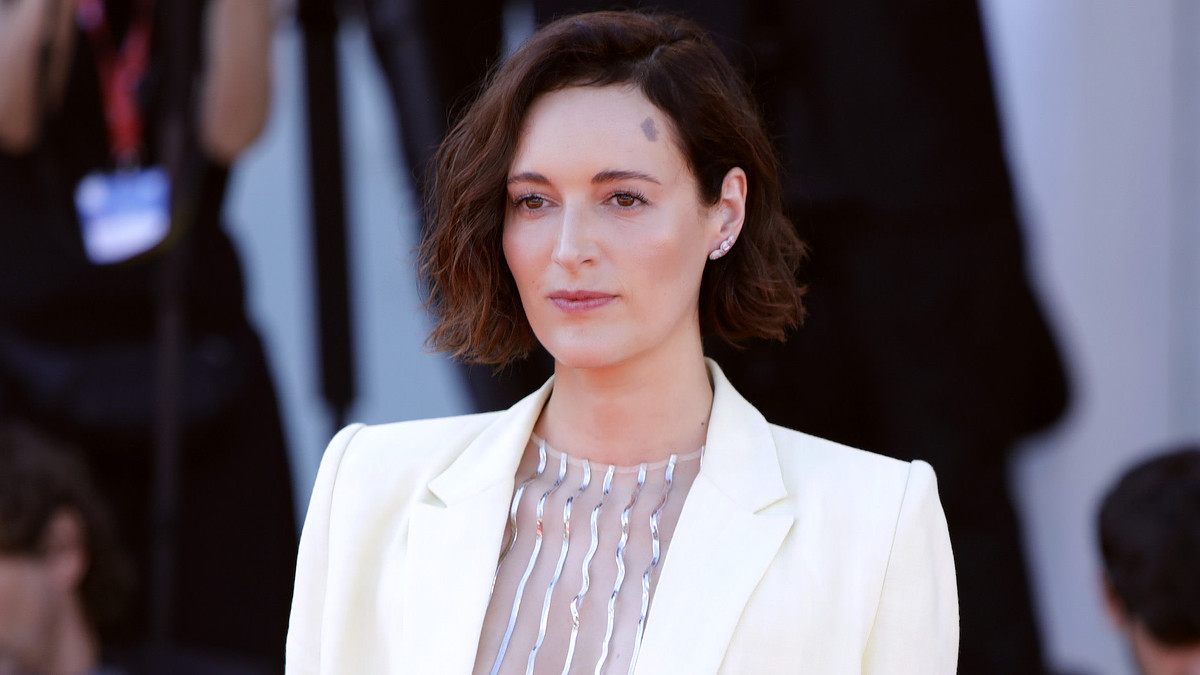 Phoebe Waller-Bridge attends awards show