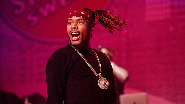 fetty-wap-performing-live-gold-chain