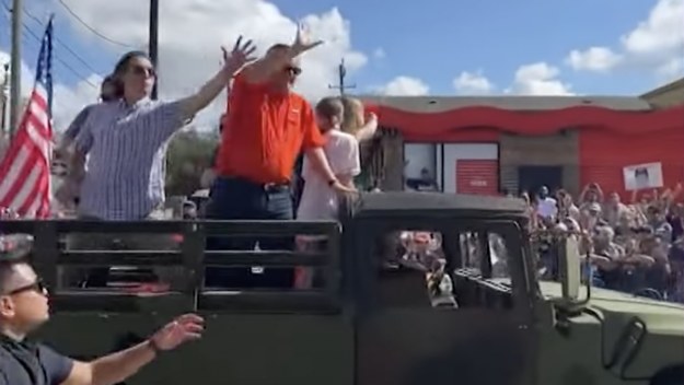 ted cruz got hit with a can in a parade