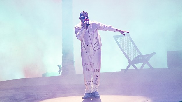 bad bunny kisses male dancer
