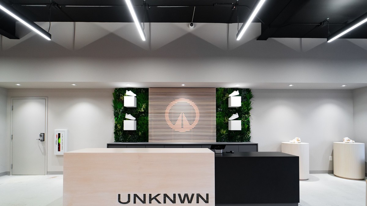 UNKNWN Akron Store