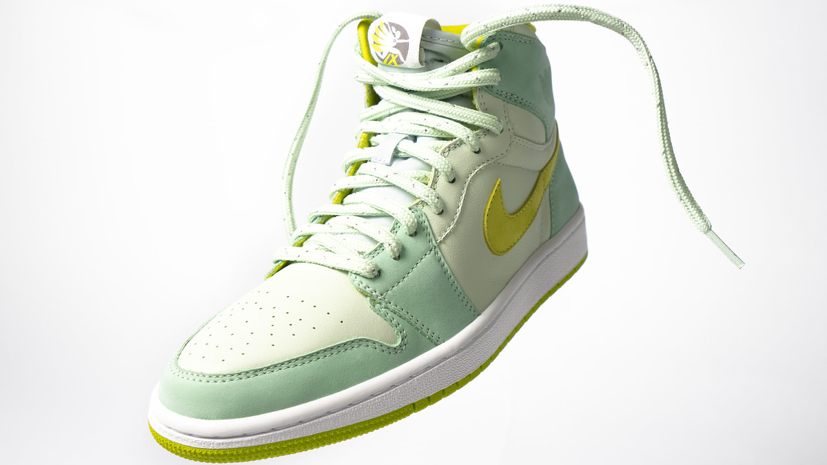 Air Jordan 1 Mid 'Women In Flight Title IX'